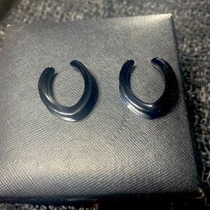 1” Saddle Flesh Tunnels Black Guages